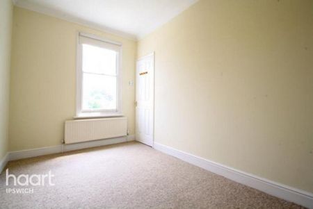 3 bedroom detached house to rent - Photo 2