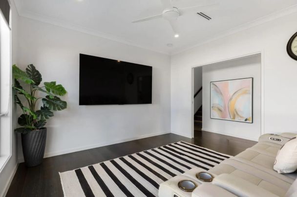 Huge 4 Bedroom House in the Beautiful Breeze - Photo 1