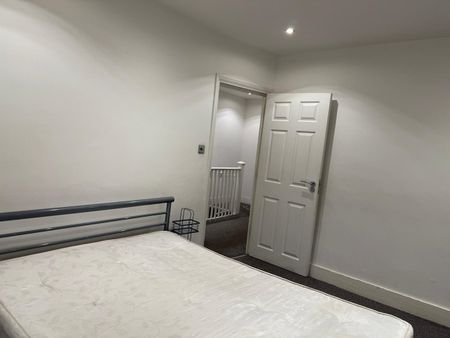 2 Bed Flat, Natal Road, IG1 - Photo 5