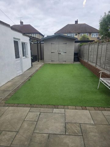 5 bedroom semi-detached house to rent - Photo 3