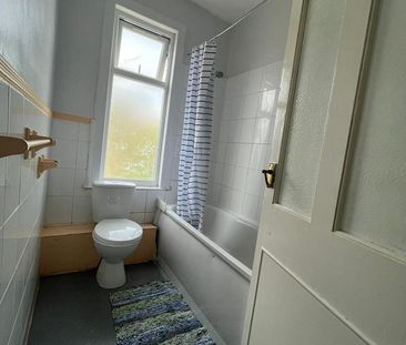 Room in a Shared House, Clements Road, E6 - Photo 3