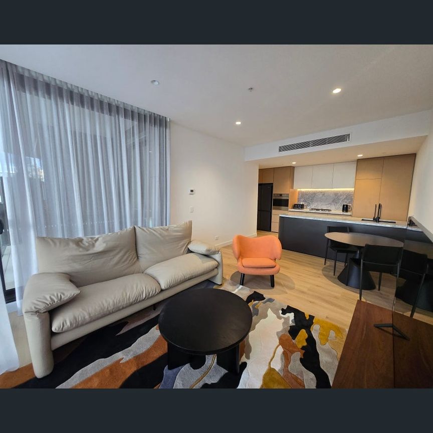 Fully Furnished One-Bedroom Apartment with Secure Parking in St Kilda - Photo 1