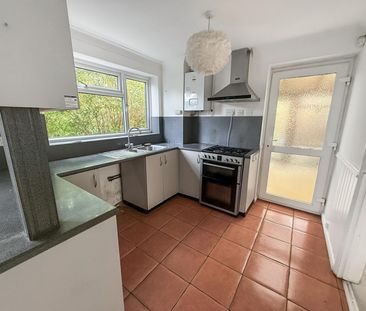 8 Dinants Crescent, Colchester, CO6 1XS - Photo 2