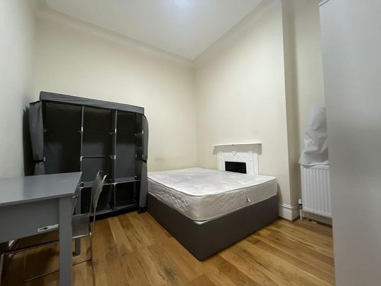1 bedroom in a flat share to rent - Photo 1