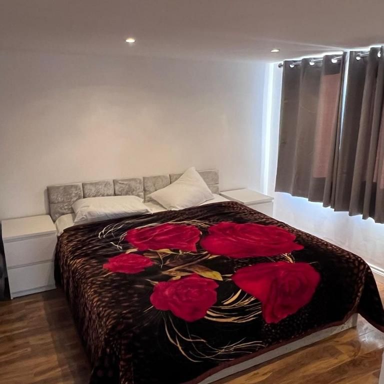 6 bedroom terraced house to rent - Photo 1