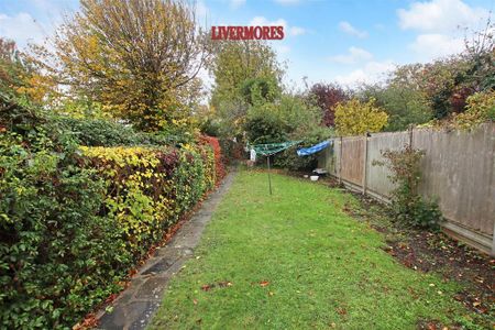 1 bedroom in a house share to rent - Photo 2