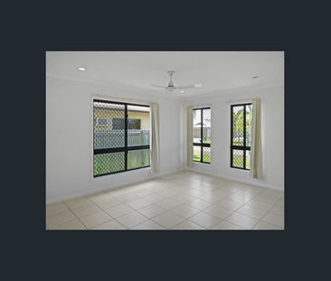 Bright & Spacious Living by the Beach - Photo 5