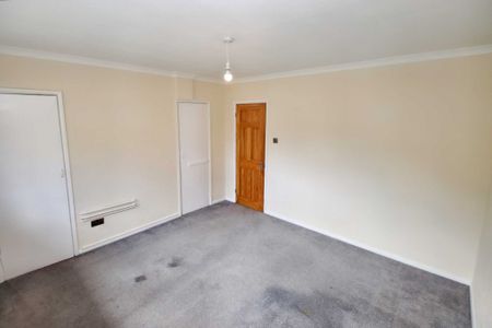 2 bed Flat for rent - Photo 3
