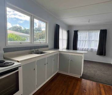 Sunny Family Home - Photo 2