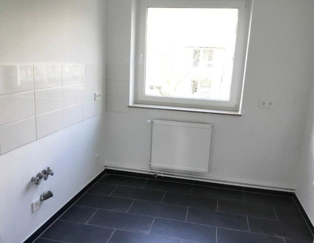 Nette 3-Zimmer-Wohnung mit Tagslichtbad wartet auf neue Bewohner - Photo 1