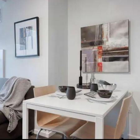 Magnifique studio a 1020$ situé au 15e étage (PH) avec une vue panoramique de ville de Montréal - Photo 3