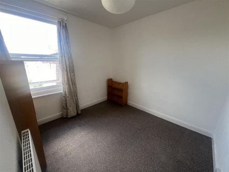 2 bedroom end of terrace house to rent - Photo 4