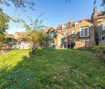 1 Bed Flat, Lee High Road, SE12 - Photo 1