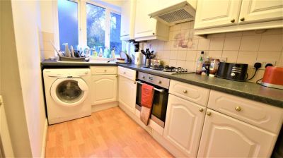 2 bedroom Flat in The Village Street, Leeds - Photo 2