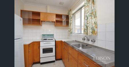 Effortless Ground-Floor Living in a Convenient Location - Photo 3