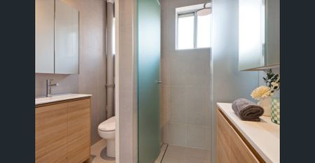 Impeccably Renovated Cosy 2 Bedder - Photo 4