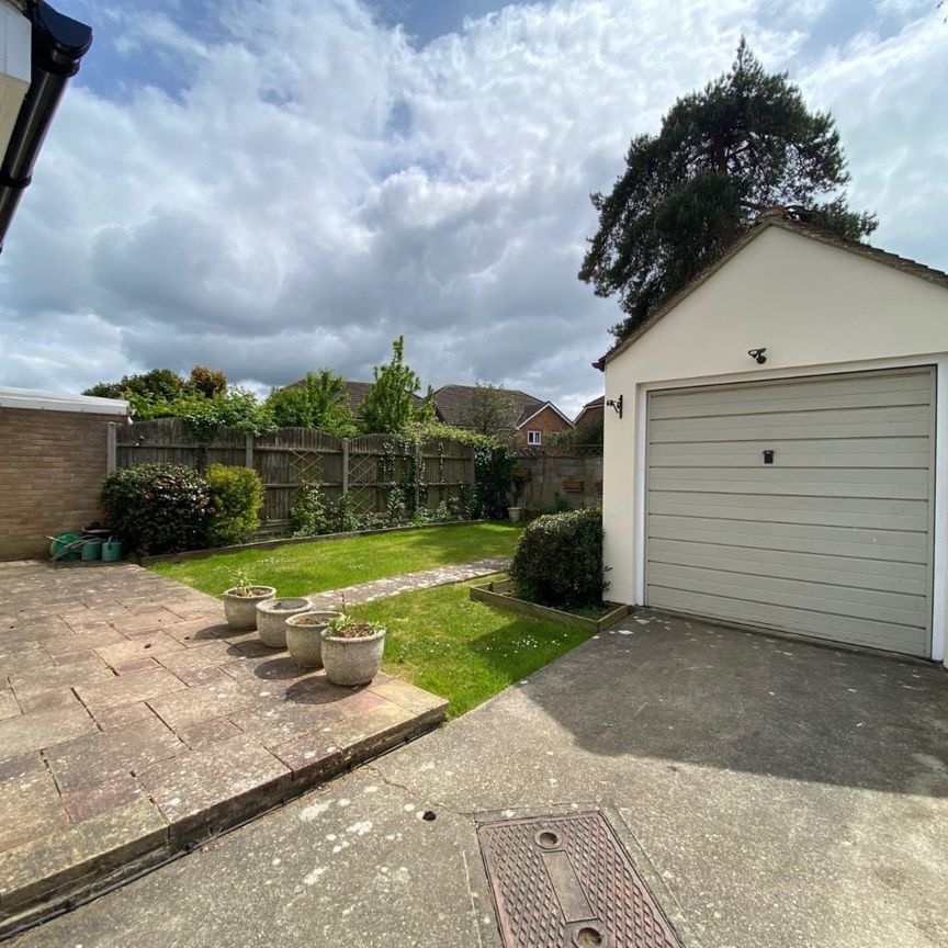 4, Holmlea Close - Photo 1