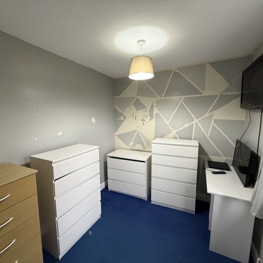 3 bed Terraced - To Let - Photo 1