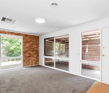 52 Pinaroo Drive Glenfield Park NSW - Photo 3