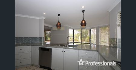 Elegant Double-Storey Home in Prestigious Pelican Point! - Photo 5