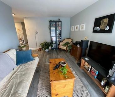 56 Dundas Street Unit 6 - 2 bed, 1 bath - Photo 3