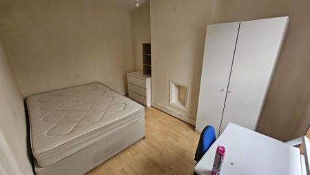 4 bedroom terraced house to rent - Photo 5