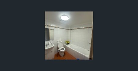 SPACIOUS 1ST FLOOR APARTMENT - Photo 3