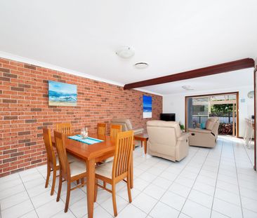 Three bedroom duplex with ducted AC - Photo 4