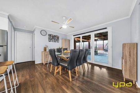 Comfortable Family Living in a Prime Cranbourne West Location - Photo 4