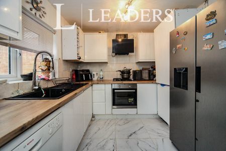 3 bedroom bungalow to rent Deep Denes, Luton, LU2 - Photo 5