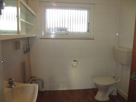 Sunny Three Bedroom Unit in Merivale Available 2nd Feburary 2026 - Photo 2