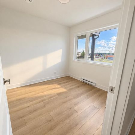 5 1/2 NEUF 2025 à Granby - 3 chambres, 3e étage, A/C, animaux acceptés, borne VÉ - Photo 3