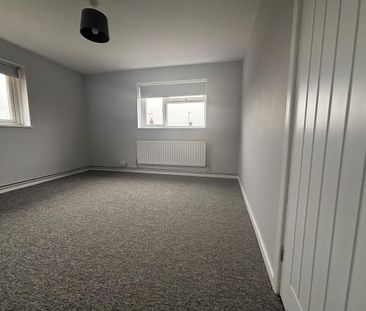 3 bedroom flat to rent - Photo 5