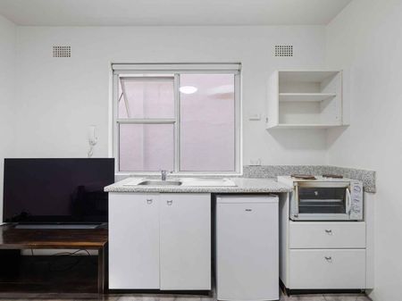 Furnished Studio Steps Away from Bondi Beach - Photo 2