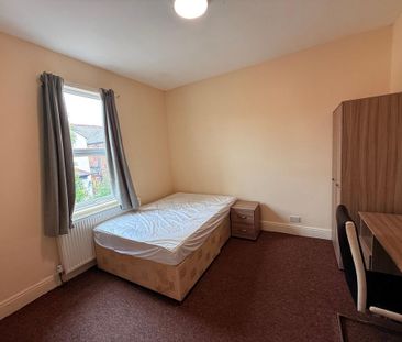 1 bedroom in a house share to rent - Photo 6