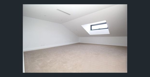 Modern 4-Bedroom Townhouse - Photo 1