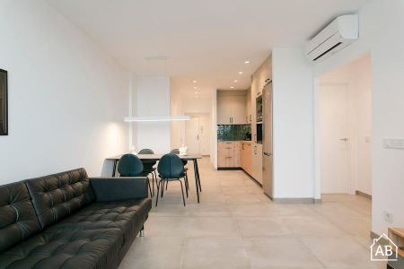 Trendy and Open 4-Bedroom Apartment in Les Corts - Photo 3