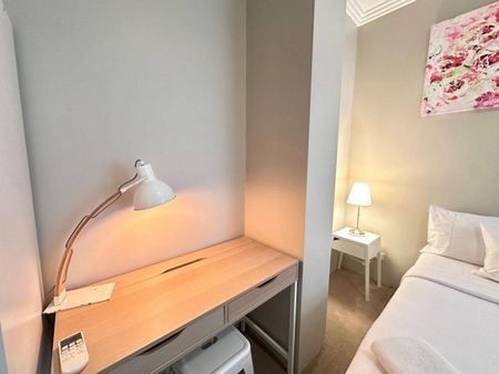 Modern Living in the Iconic 'Astoria' Building - Photo 4