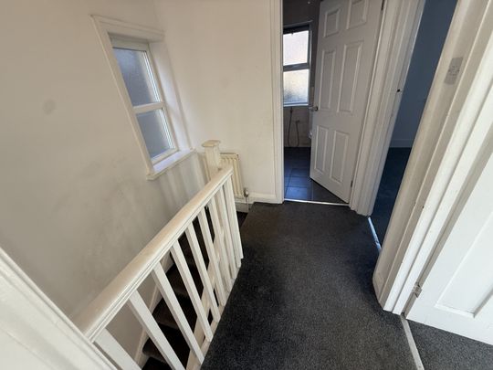 Scale Hill, Huddersfield - Photo 1