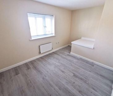 2 bedroom semi-detached house to rent - Photo 4