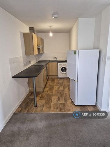 2 bedroom flat to rent - Photo 4