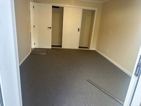 Comfortable 2 Bedroom Flat for Rent - Photo 2