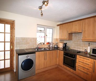 2 bedroom terraced house to rent - Photo 3