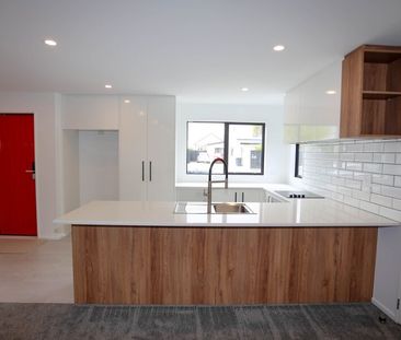 RICCARTON – 3 BEDROOM, 2 BATHROOM & SINGLE GARAGE - Photo 5