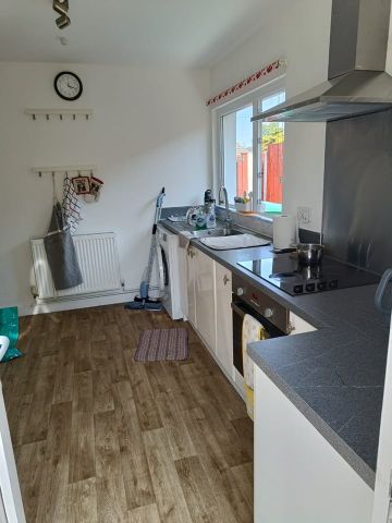3 Bed Bungalow, Nottinghamshire, NG8 - Photo 2