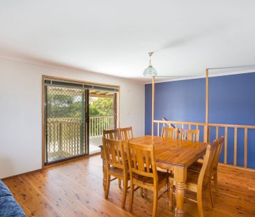 Coastal Living - Spacious Family Home Just Minutes from the Beach - Photo 2