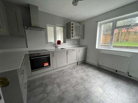 Larchfield Road, Maidenhead, SL6 - Photo 2