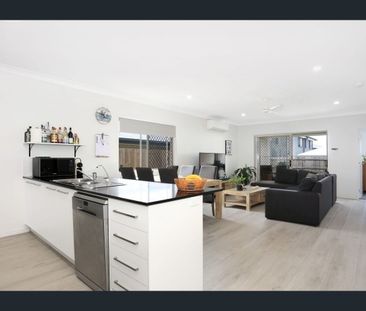 Modern 4 Bedroom House In Arundel - Photo 2