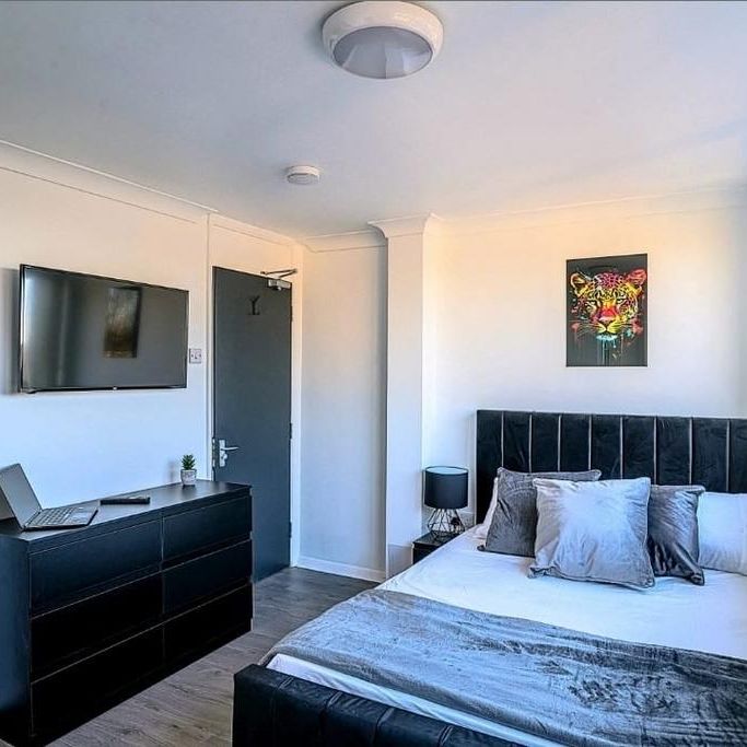 1 bedroom in a house share to rent - Photo 1