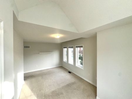 For Lease - 1306 Blencowe Crescent, Newmarket, Ontario - Photo 4